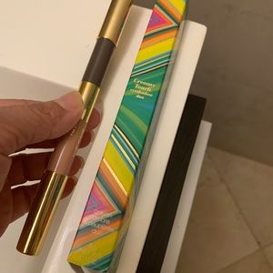 Lipstick or eyeshadow, which ever you desire